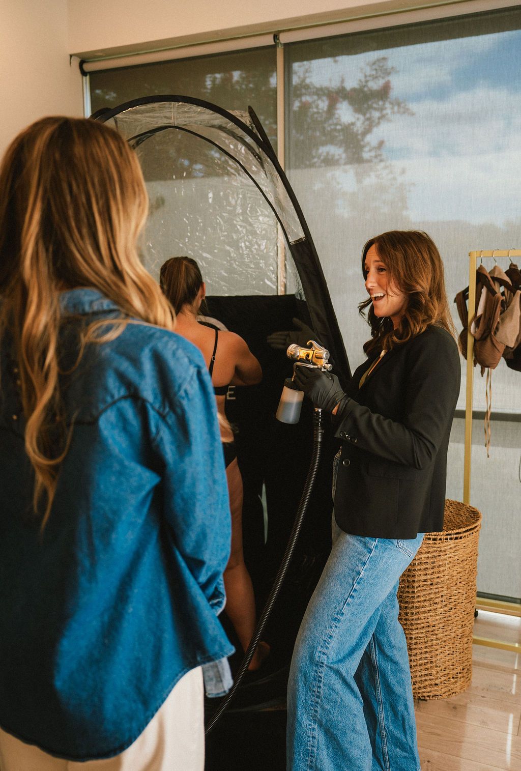 Spray tan professionals at an NSTPA training event
