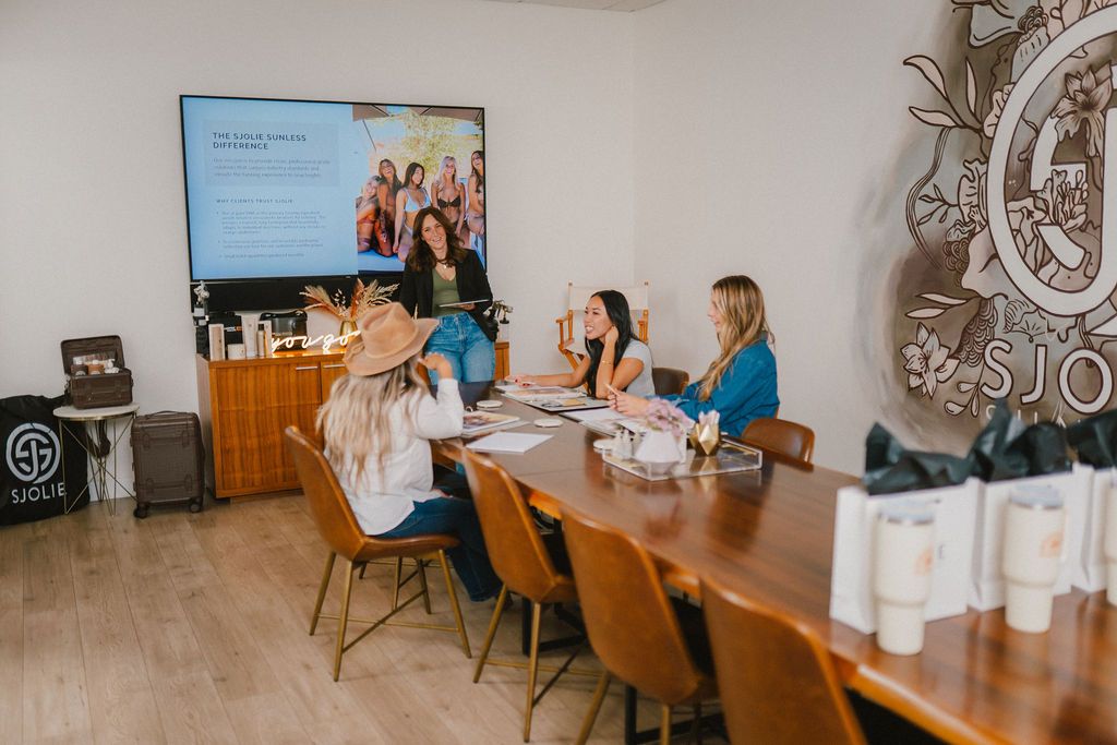 An online spray tan certification course lesson